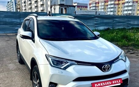 Toyota RAV4, 2016 год, 3 000 000 рублей, 2 фотография