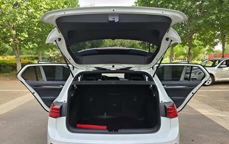 Volkswagen Golf VIII, 2021 год, 2 050 300 рублей, 7 фотография