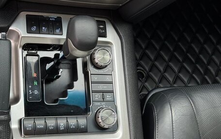 Toyota Land Cruiser 200, 2017 год, 5 250 000 рублей, 4 фотография