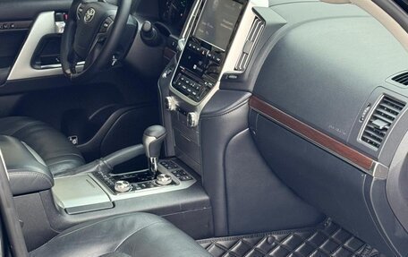 Toyota Land Cruiser 200, 2017 год, 5 250 000 рублей, 7 фотография