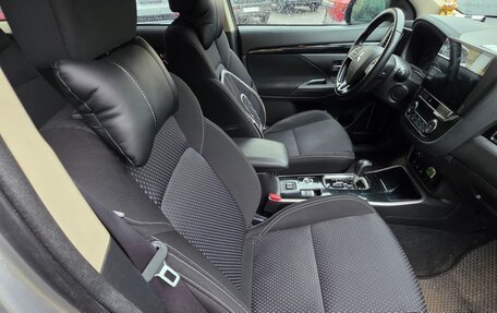 Mitsubishi Outlander III рестайлинг 3, 2019 год, 1 885 000 рублей, 4 фотография