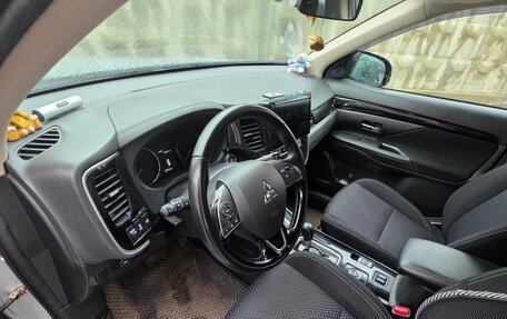 Mitsubishi Outlander III рестайлинг 3, 2019 год, 1 885 000 рублей, 9 фотография