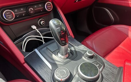 Alfa Romeo Stelvio, 2019 год, 3 050 000 рублей, 17 фотография