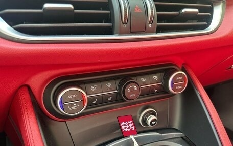 Alfa Romeo Stelvio, 2019 год, 3 050 000 рублей, 21 фотография