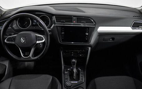 Volkswagen Tiguan II, 2021 год, 2 490 000 рублей, 13 фотография