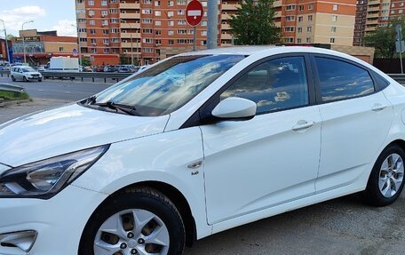 Hyundai Solaris II рестайлинг, 2015 год, 1 050 000 рублей, 1 фотография