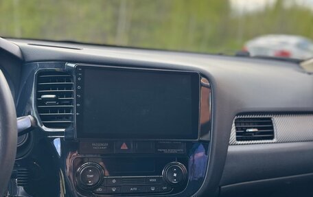 Mitsubishi Outlander III рестайлинг 3, 2013 год, 1 650 000 рублей, 3 фотография