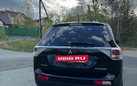 Mitsubishi Outlander III рестайлинг 3, 2013 год, 1 650 000 рублей, 15 фотография