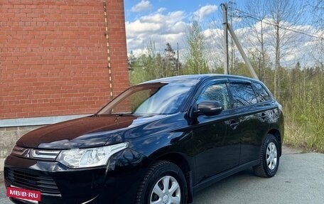 Mitsubishi Outlander III рестайлинг 3, 2013 год, 1 650 000 рублей, 12 фотография