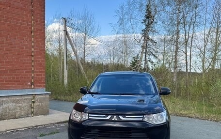 Mitsubishi Outlander III рестайлинг 3, 2013 год, 1 650 000 рублей, 18 фотография