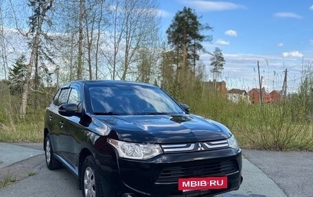 Mitsubishi Outlander III рестайлинг 3, 2013 год, 1 650 000 рублей, 17 фотография