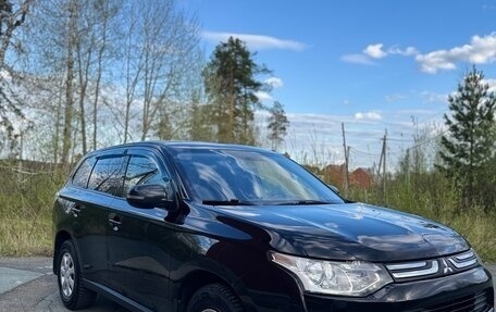Mitsubishi Outlander III рестайлинг 3, 2013 год, 1 650 000 рублей, 14 фотография