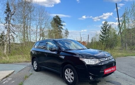 Mitsubishi Outlander III рестайлинг 3, 2013 год, 1 650 000 рублей, 13 фотография
