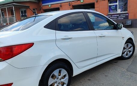 Hyundai Solaris II рестайлинг, 2015 год, 1 050 000 рублей, 2 фотография