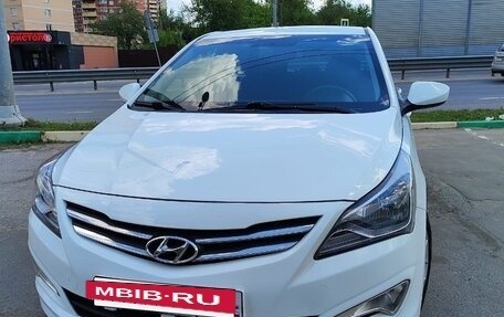 Hyundai Solaris II рестайлинг, 2015 год, 1 050 000 рублей, 3 фотография
