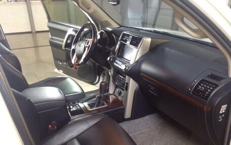 Toyota Land Cruiser Prado 150 рестайлинг 2, 2010 год, 1 890 000 рублей, 7 фотография