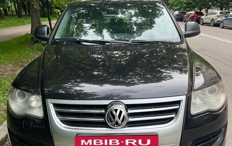 Volkswagen Touareg III, 2009 год, 1 550 000 рублей, 2 фотография