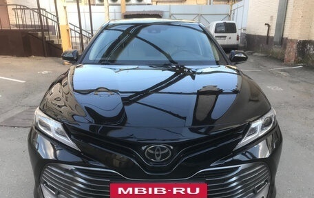 Toyota Camry, 2019 год, 2 700 000 рублей, 2 фотография
