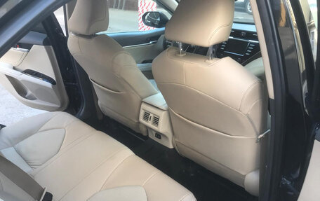 Toyota Camry, 2019 год, 2 700 000 рублей, 10 фотография
