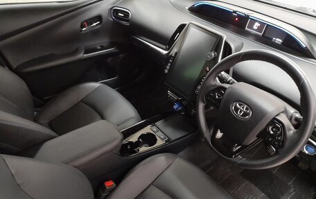 Toyota Prius IV XW50, 2019 год, 2 373 000 рублей, 8 фотография