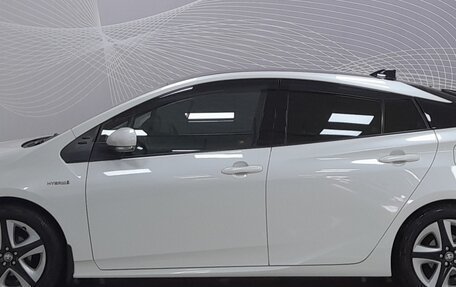 Toyota Prius IV XW50, 2019 год, 2 373 000 рублей, 6 фотография