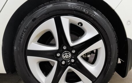 Toyota Prius IV XW50, 2019 год, 2 373 000 рублей, 15 фотография