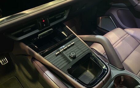 Porsche Cayenne III, 2024 год, 30 800 000 рублей, 18 фотография