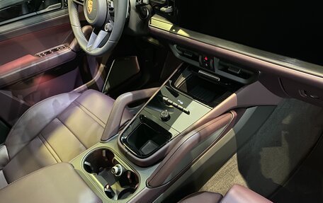 Porsche Cayenne III, 2024 год, 30 800 000 рублей, 22 фотография