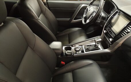 Mitsubishi Pajero Sport III рестайлинг, 2021 год, 4 439 000 рублей, 10 фотография