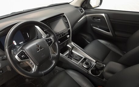 Mitsubishi Pajero Sport III рестайлинг, 2021 год, 4 439 000 рублей, 8 фотография