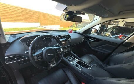 Jaguar F-Pace, 2017 год, 2 300 000 рублей, 2 фотография
