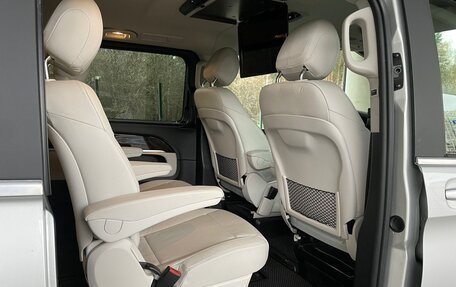 Mercedes-Benz V-Класс, 2015 год, 4 500 000 рублей, 24 фотография