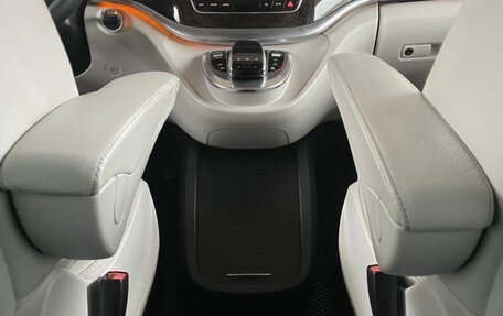 Mercedes-Benz V-Класс, 2015 год, 4 500 000 рублей, 33 фотография