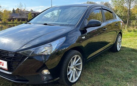 Hyundai Solaris II рестайлинг, 2021 год, 1 730 000 рублей, 3 фотография