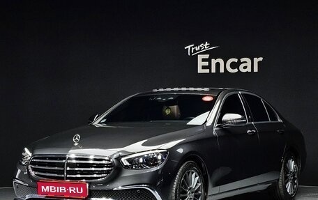 Mercedes-Benz E-Класс, 2020 год, 3 200 000 рублей, 1 фотография