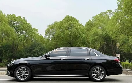 Mercedes-Benz E-Класс, 2022 год, 3 700 000 рублей, 5 фотография