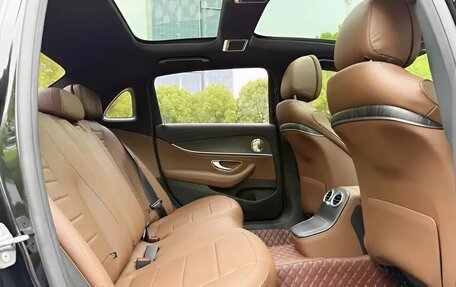 Mercedes-Benz E-Класс, 2022 год, 3 700 000 рублей, 13 фотография