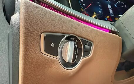 Mercedes-Benz E-Класс, 2022 год, 3 700 000 рублей, 10 фотография