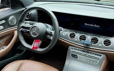 Mercedes-Benz E-Класс, 2022 год, 3 700 000 рублей, 8 фотография
