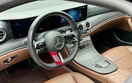 Mercedes-Benz E-Класс, 2022 год, 3 700 000 рублей, 15 фотография