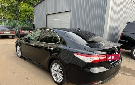 Toyota Camry, 2018 год, 2 450 000 рублей, 4 фотография
