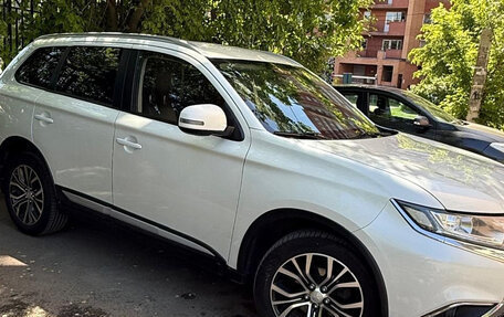 Mitsubishi Outlander III рестайлинг 3, 2015 год, 1 550 000 рублей, 8 фотография