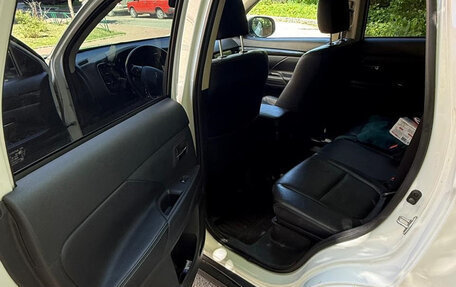 Mitsubishi Outlander III рестайлинг 3, 2015 год, 1 550 000 рублей, 6 фотография