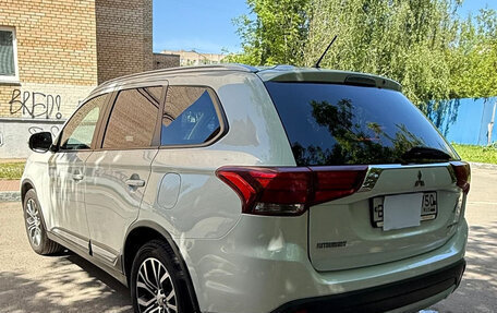 Mitsubishi Outlander III рестайлинг 3, 2015 год, 1 550 000 рублей, 10 фотография