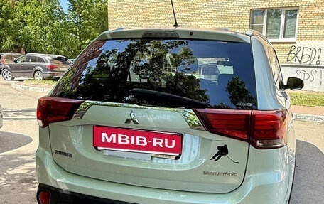 Mitsubishi Outlander III рестайлинг 3, 2015 год, 1 550 000 рублей, 9 фотография