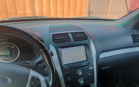 Ford Explorer VI, 2013 год, 1 750 000 рублей, 13 фотография