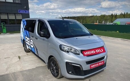 Peugeot Traveller I, 2021 год, 2 550 000 рублей, 1 фотография