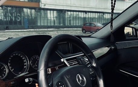 Mercedes-Benz E-Класс, 2011 год, 1 350 000 рублей, 2 фотография
