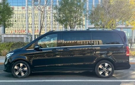 Mercedes-Benz V-Класс, 2022 год, 4 950 000 рублей, 4 фотография