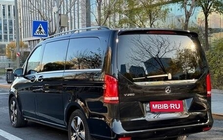 Mercedes-Benz V-Класс, 2022 год, 4 950 000 рублей, 5 фотография
